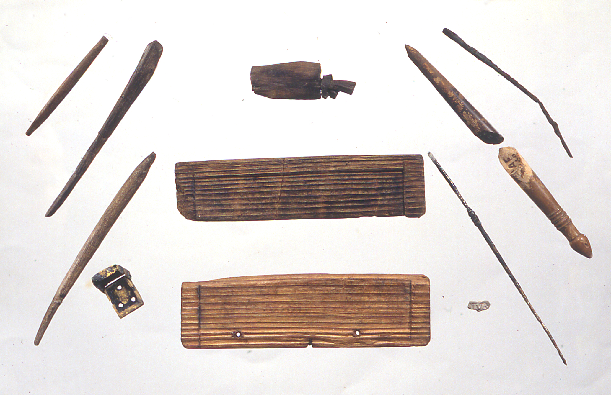 Velsen I houten voorwerpen